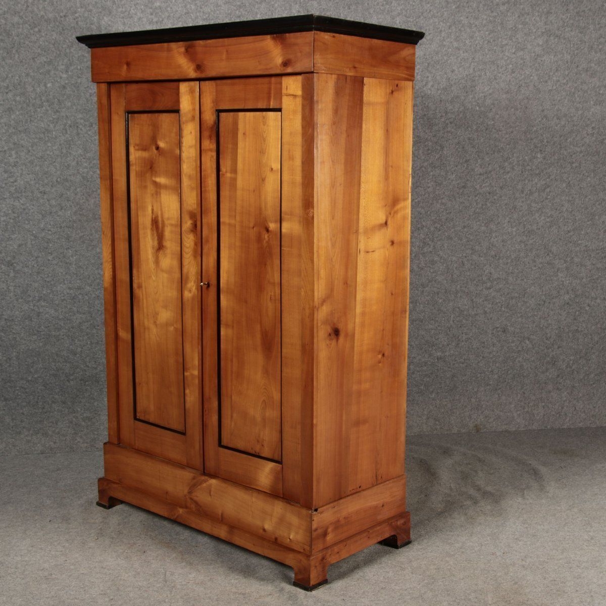 photo vinterior Antique Wardrobe In Cherry, 1830