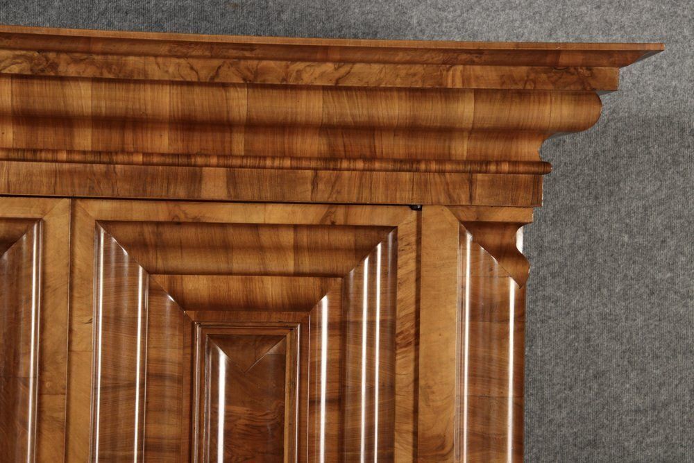 Antique Baroque Wet Wave Cabinet In Walnut, 18th Century photo vintage