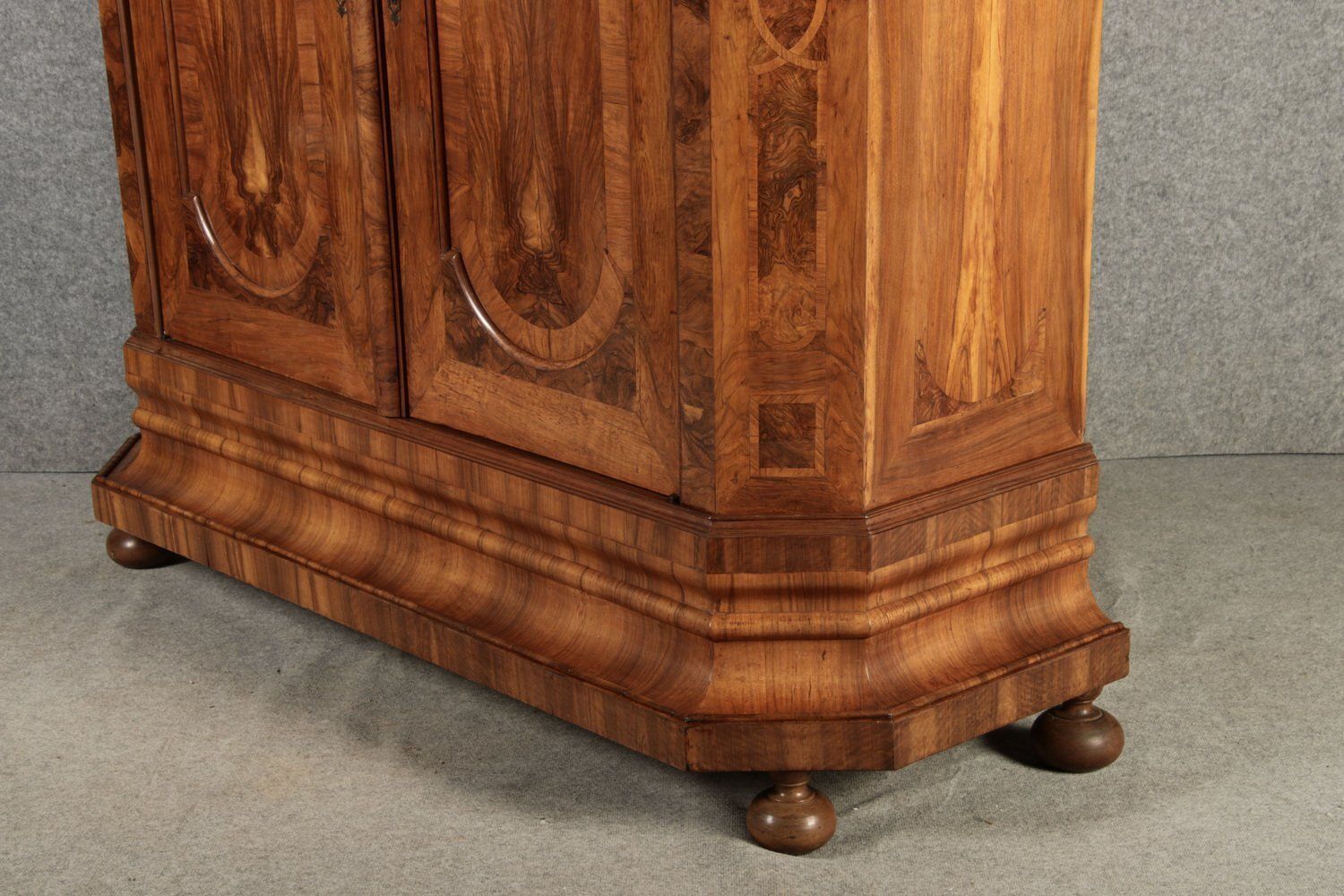 photo vinterior 18th Century Baroque Walnut Wood Cabinet, 1740s