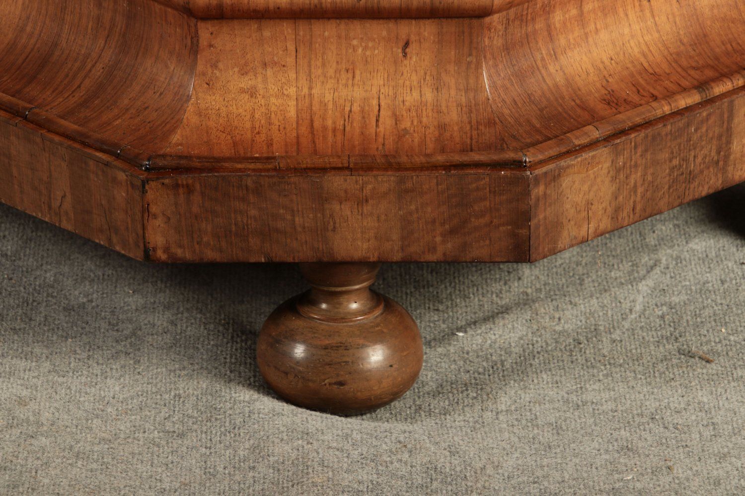 photo vintage 18th Century Baroque Walnut Wood Cabinet, 1740s