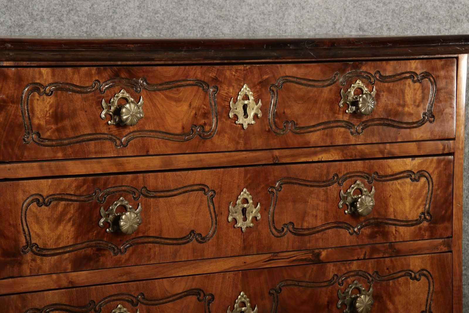 photo furniture 18th Century Baroque Chest Of Drawers In Walnut, 1750s