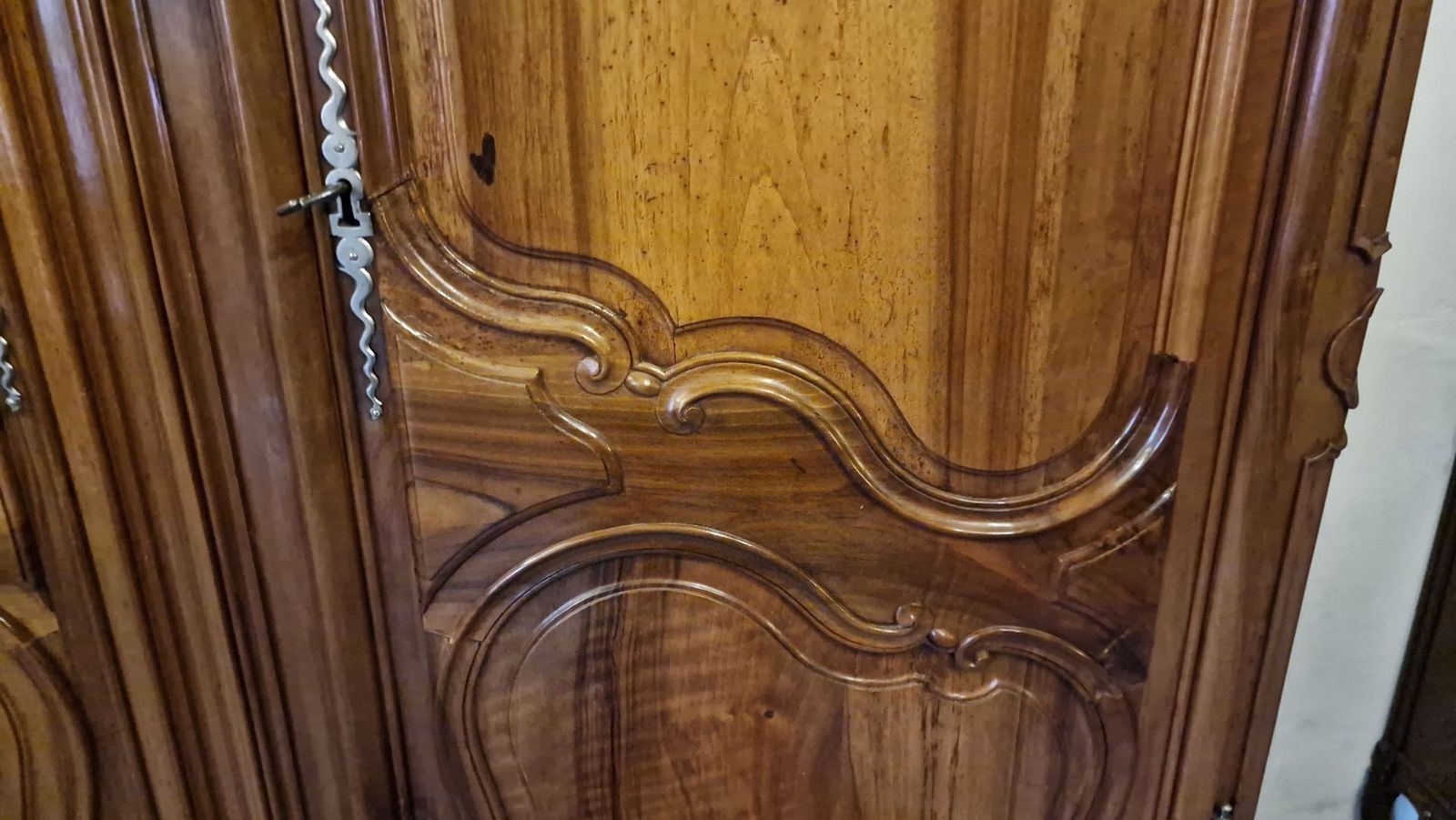 1863.0 Antique French Baroque Cabinet In Walnut, 1750 photo