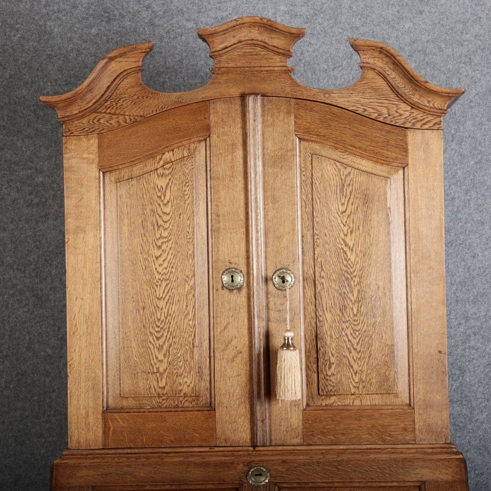 photo vintage Antique Baroque Secretary In Oak, 1740