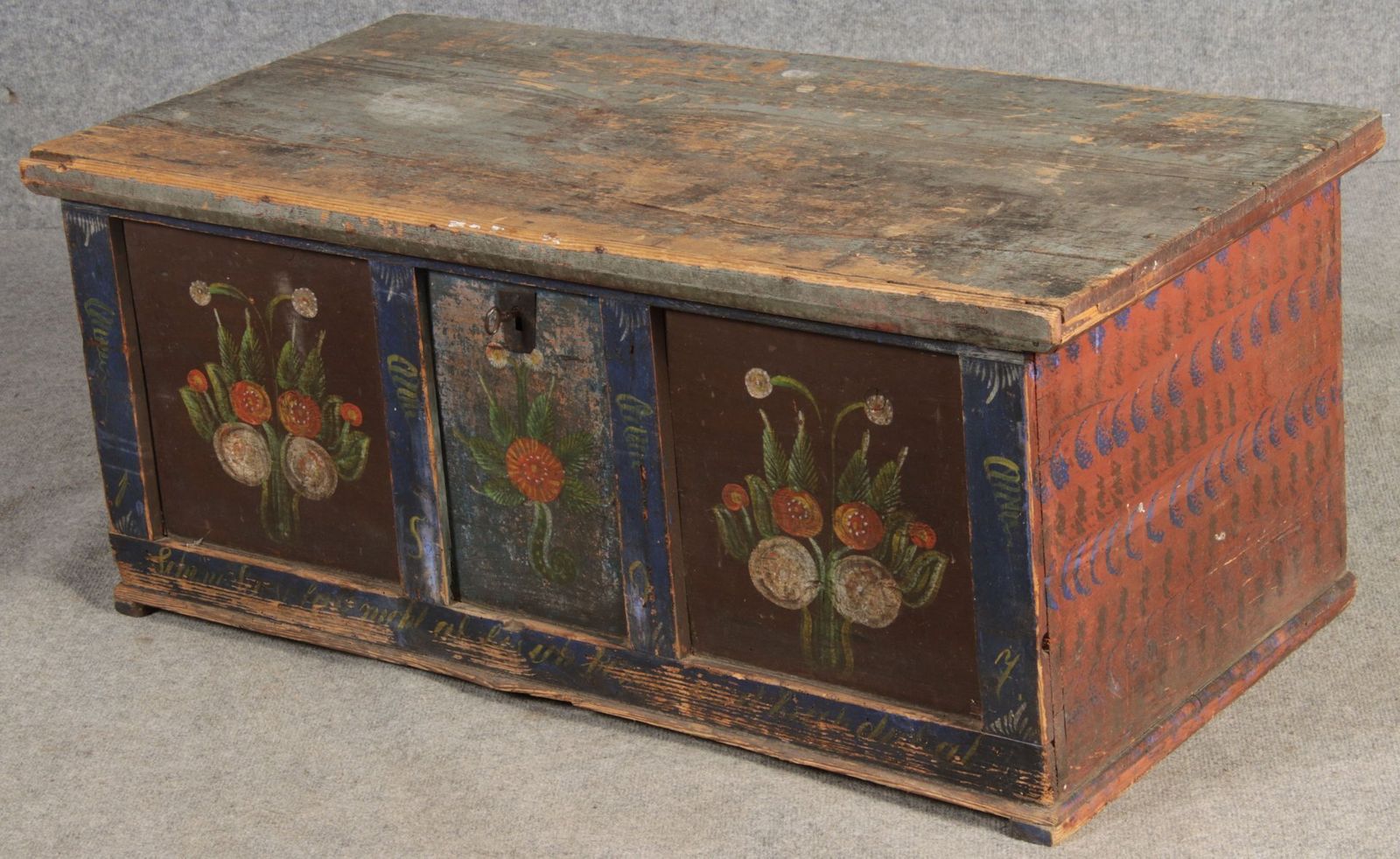 photo vinterior Small Antique Chamfered Chest In Softwood, 1897