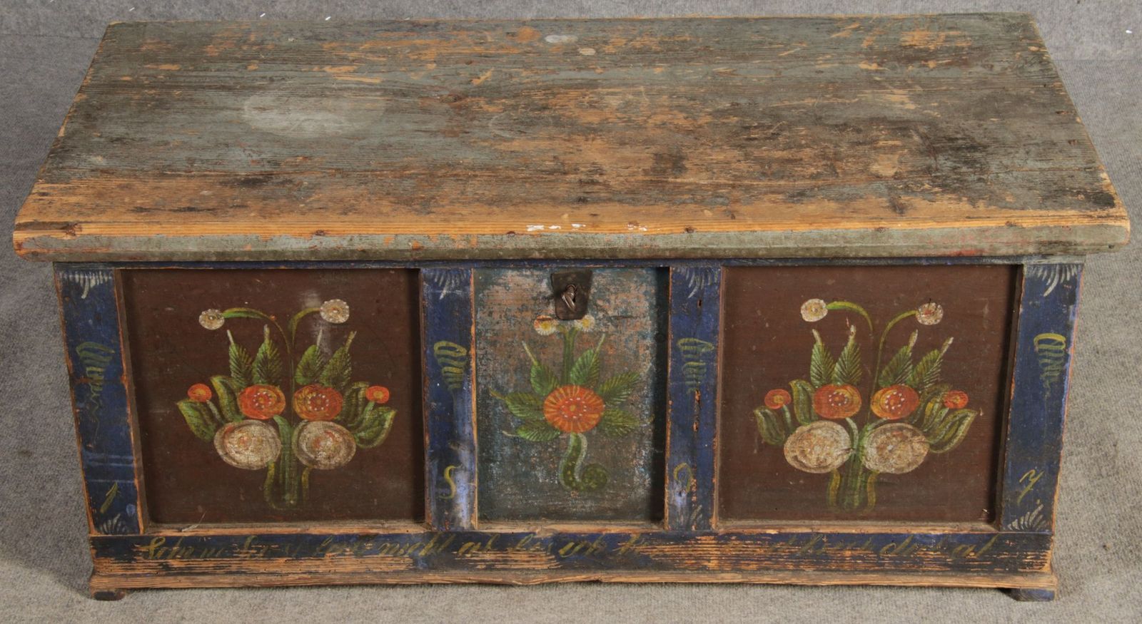 photo vintage Small Antique Chamfered Chest In Softwood, 1897