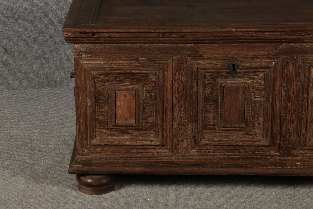863.0 Antique Small Baroque Chest In Oak, 1750 photo