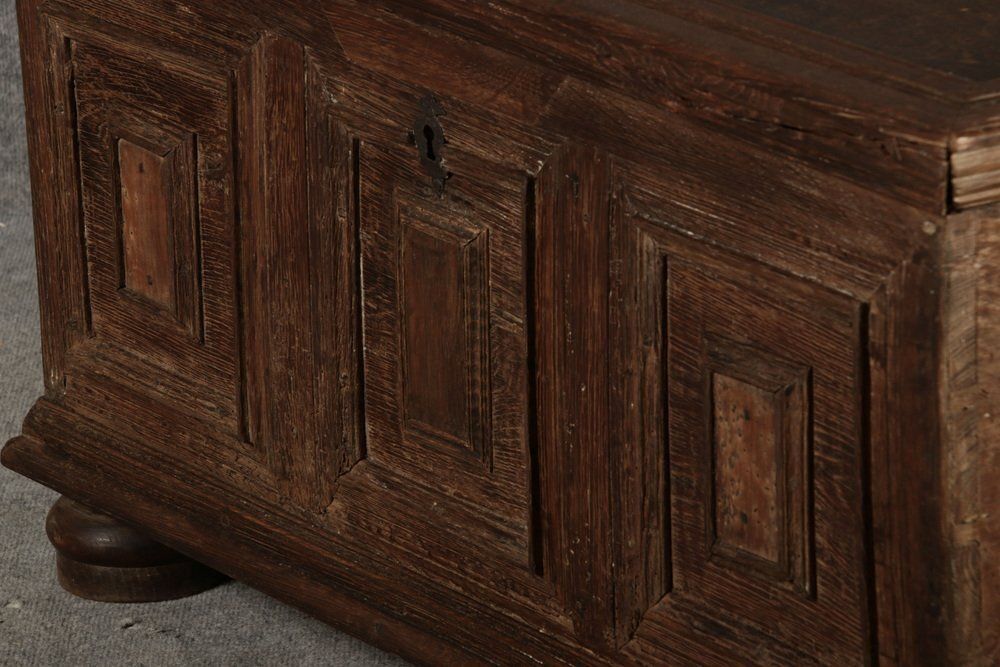 photo vinterior Antique Small Baroque Chest In Oak, 1750