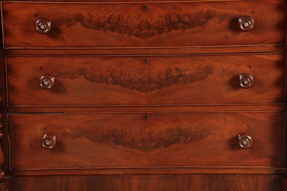 photo vintage Antique English Victorian Chest Of Drawers In Mahogany, 1850