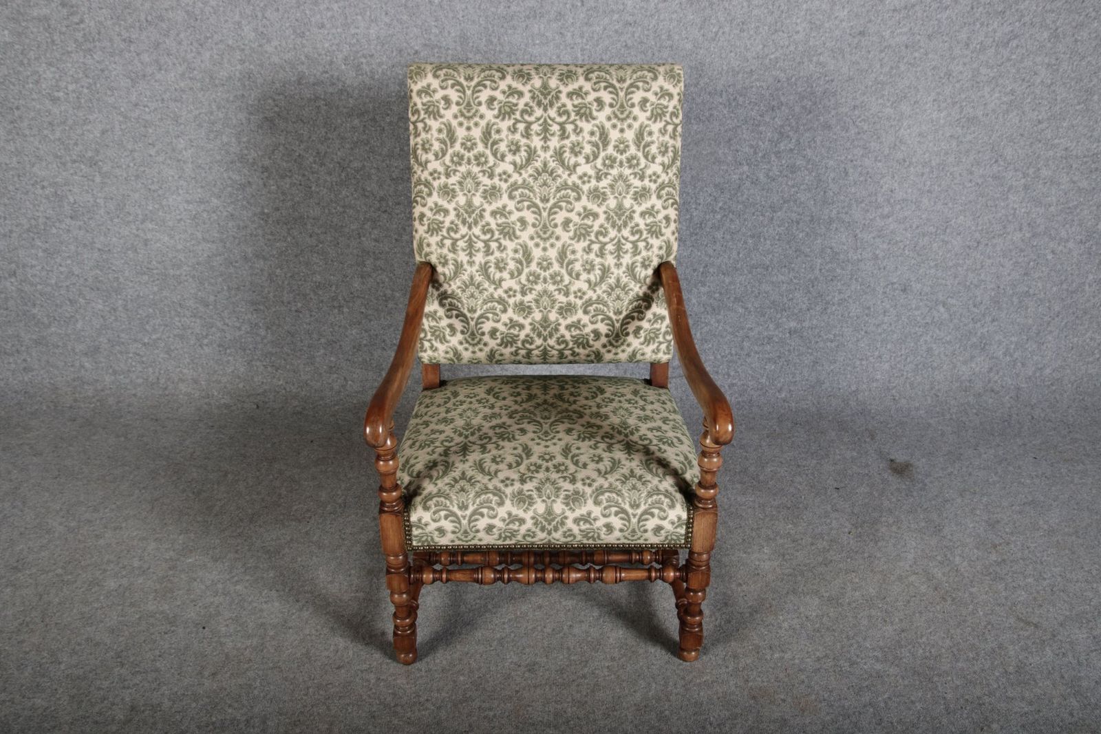 Antique Walnut Armchair, 19th Century photo vinterior