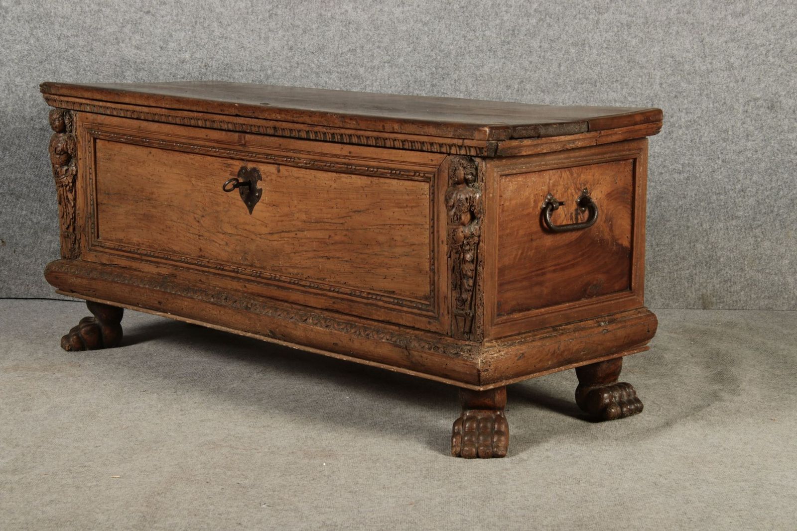 Antique Italian Cassone Renaissance Chest In Walnut, 1700 photo vinterior