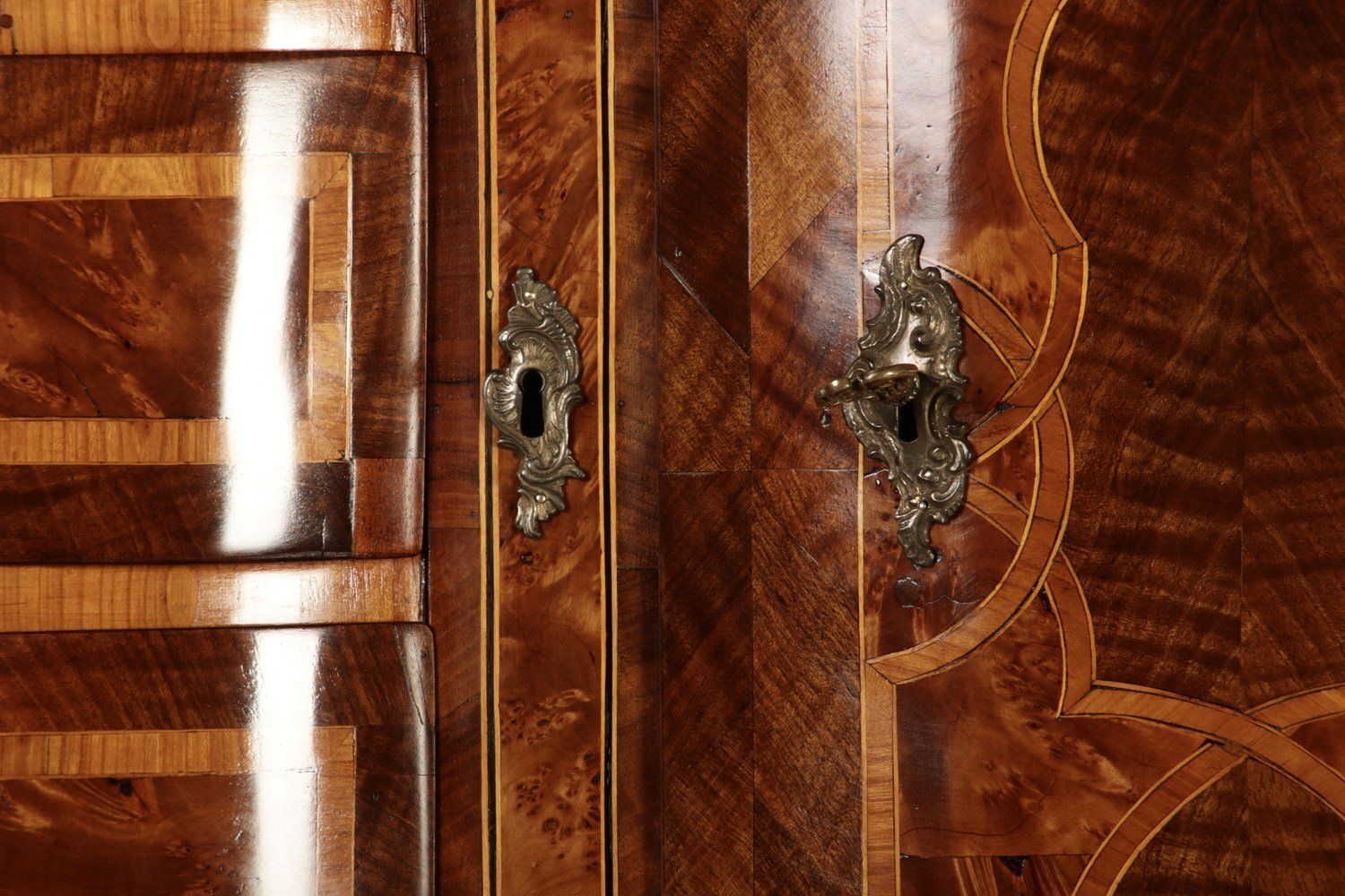 photo vinterior 18th Century Baroque Secretary Walnut Veneer Vienna Austria, 1710s