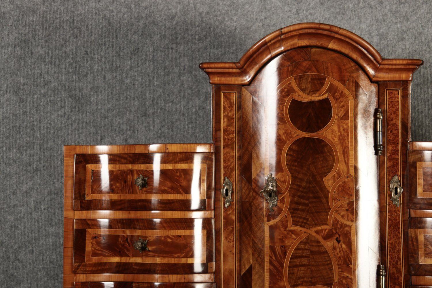 photo vintage 18th Century Baroque Secretary Walnut Veneer Vienna Austria, 1710s