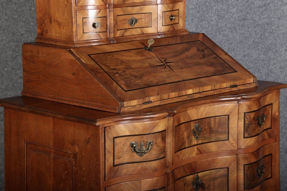 photo vintage Antique 18th Century Baroque Tabernacle Secretary In Oak With Walnut Veneer, 1730s