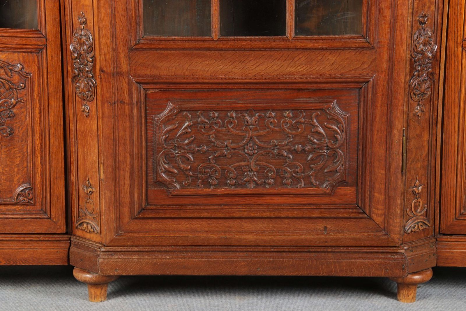 photo furniture Antique Baroque Oak 3 Door Display Case With Carvings, Aachen Lüttich, 19th Century