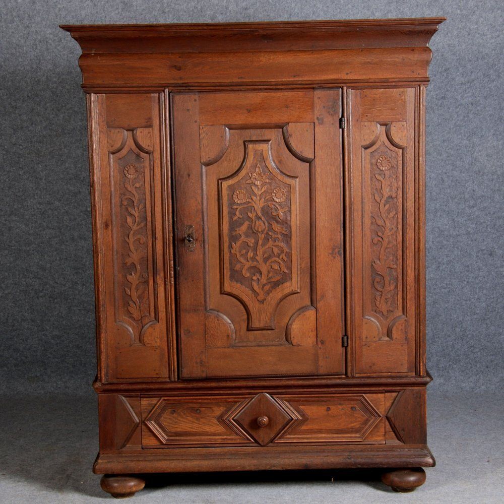Small Baroque 1 Door Cabinet In Oak, 18th Century photo 1752.0