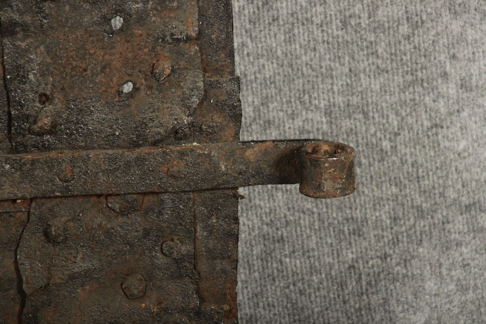 photo vintage 16th Century Two Leaf Iron Door, 1600s