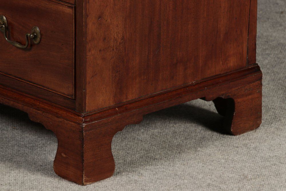 photo furniture Small English Chest Of Drawers, Late 19th Century