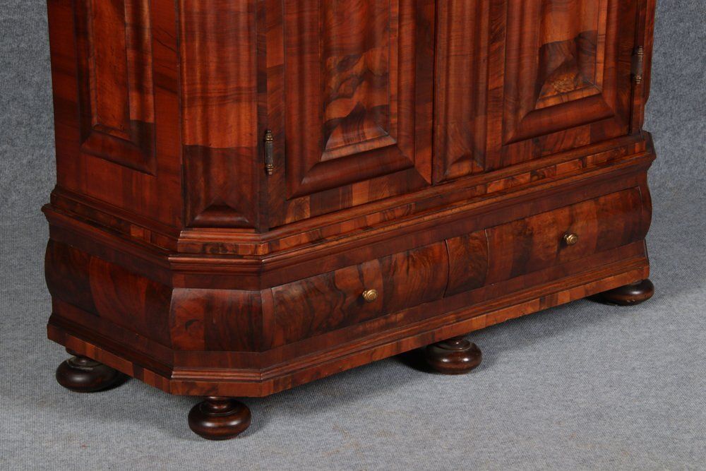 photo vintage Baroque Cabinet In Walnut, Frankfurt, Germany, 18th Century