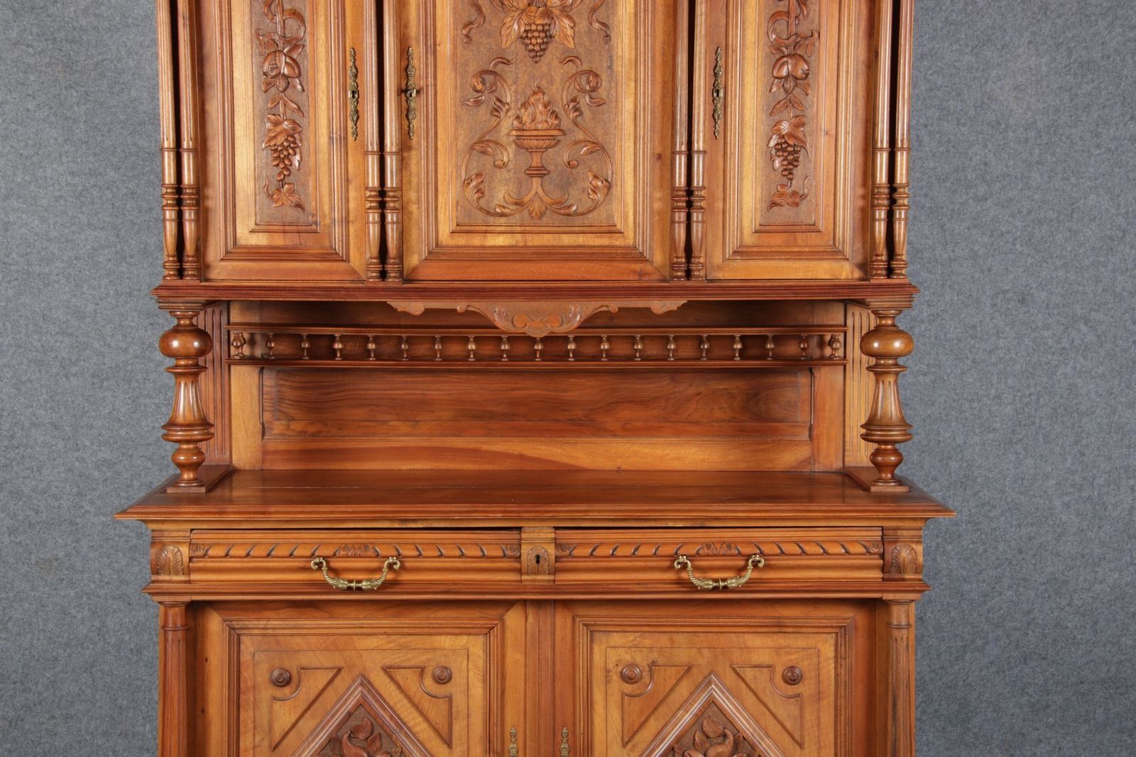 Antique Historicism Buffet In Walnut, 19th Century photo vinterior