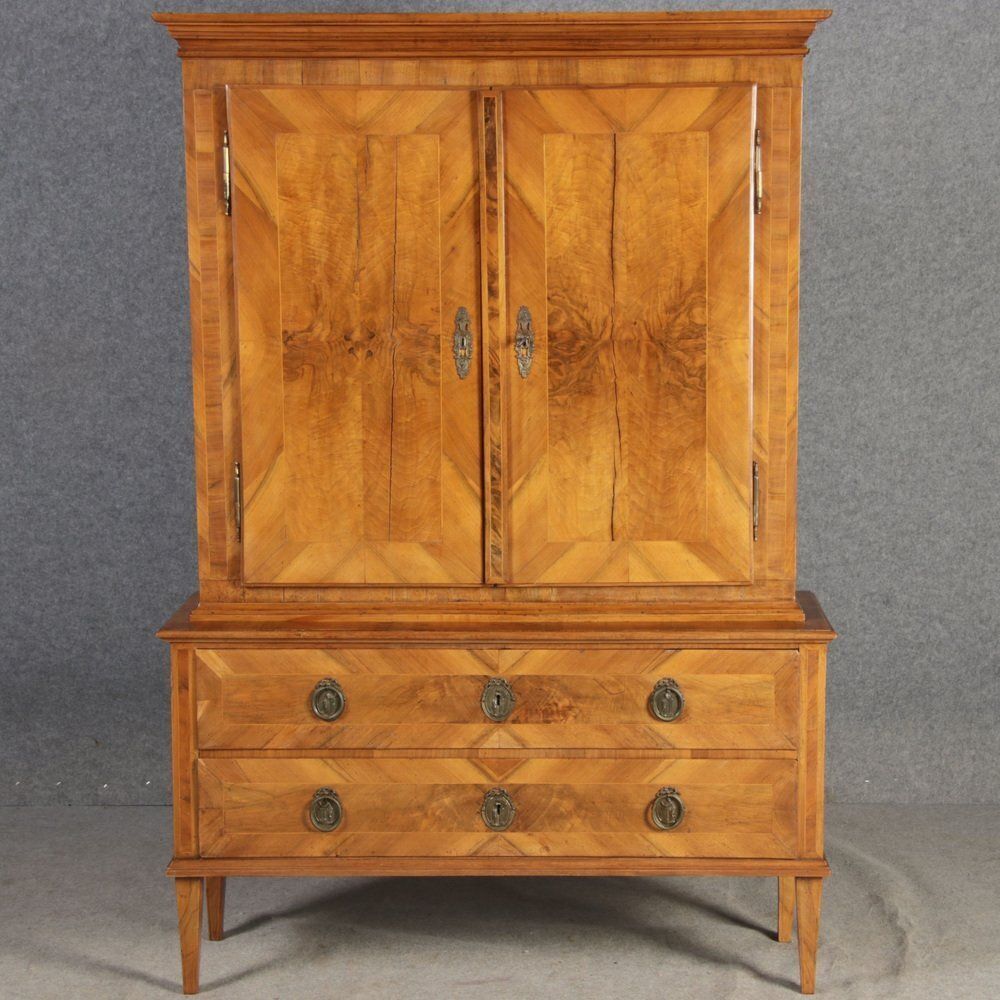 photo furniture Antique Baroque Cabinet Inn Walnut, 1780