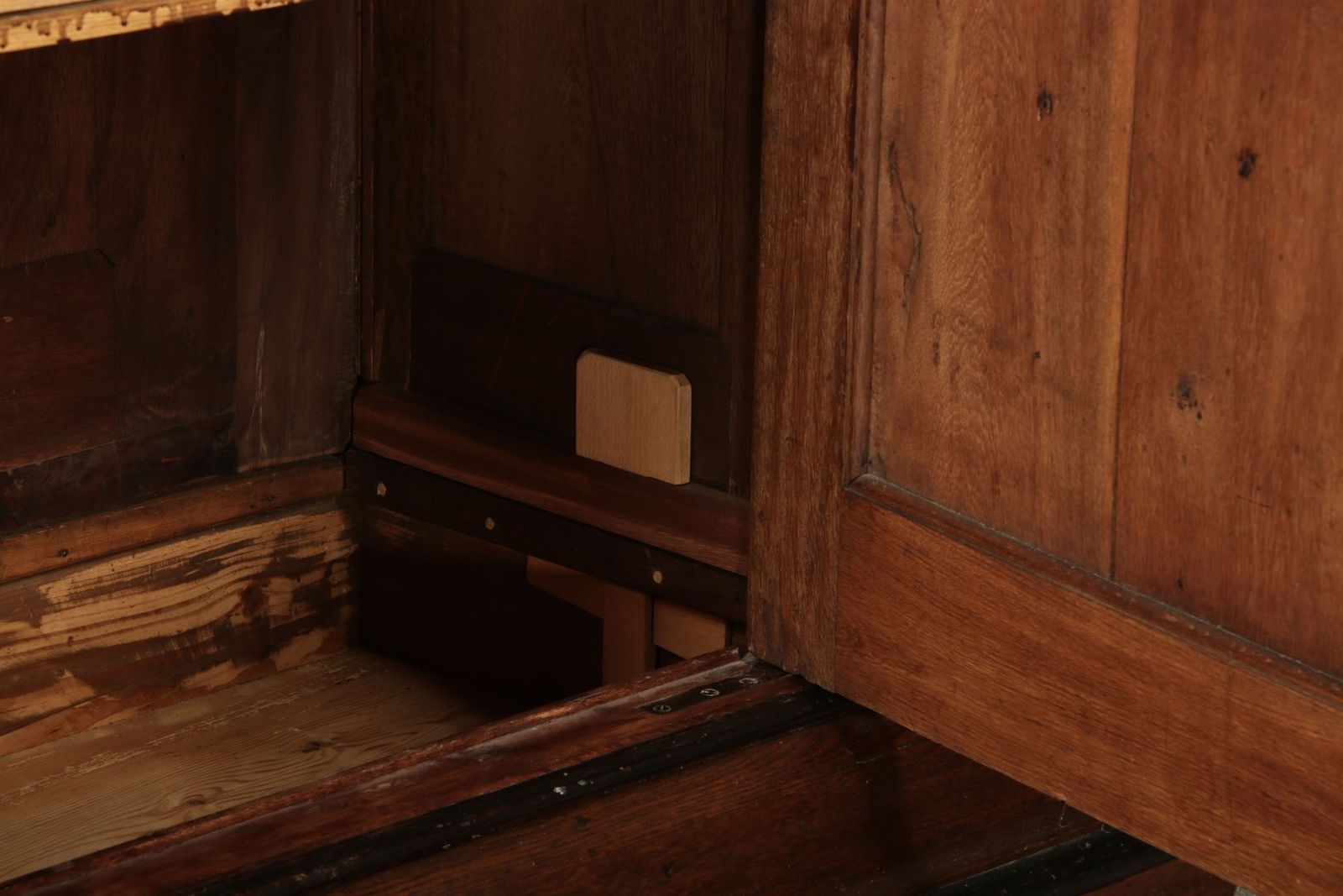 Antique Frankfurt Wave Cabinet In Oak, 1750 photo 3640.0