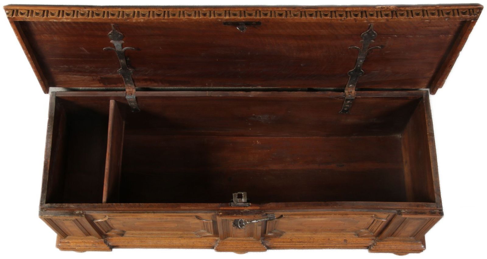 Antique Chest In Walnut, 1730 photo furniture