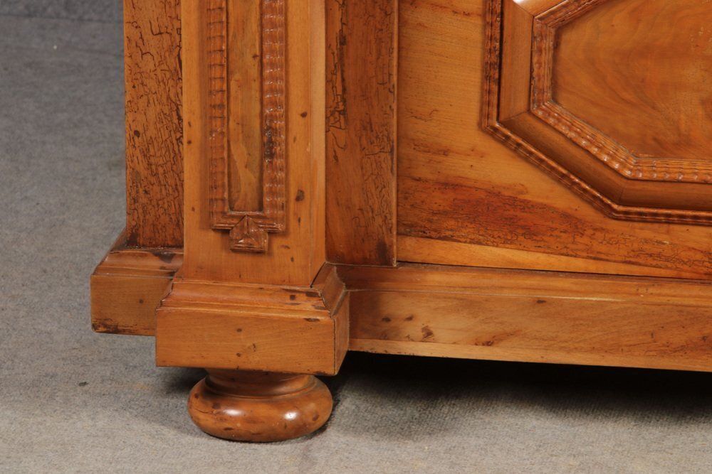 photo vinterior Antique Baroque Cabinet In Walnut With Corkscrew Columns, 1690