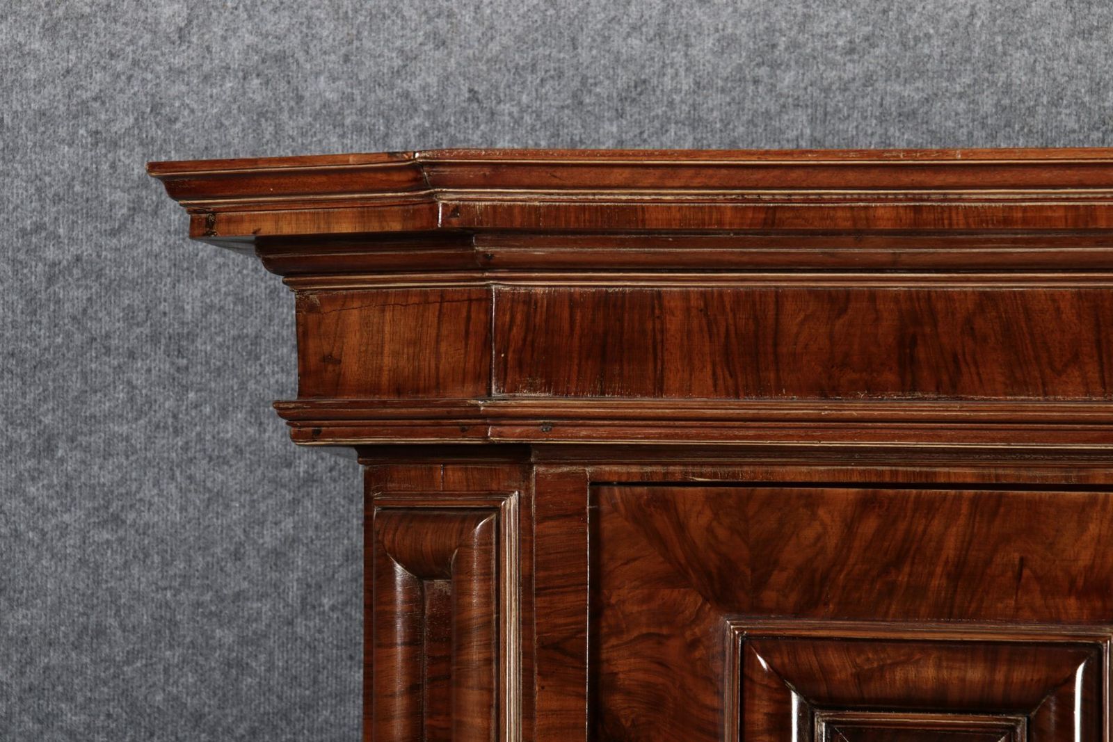 Furniture Antique Baroque Wave Top Cabinet In Walnut, 1720 photo