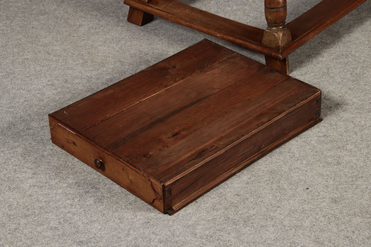 photo vintage Small Antique Boatmans Table In Walnut With Inlays, 1800