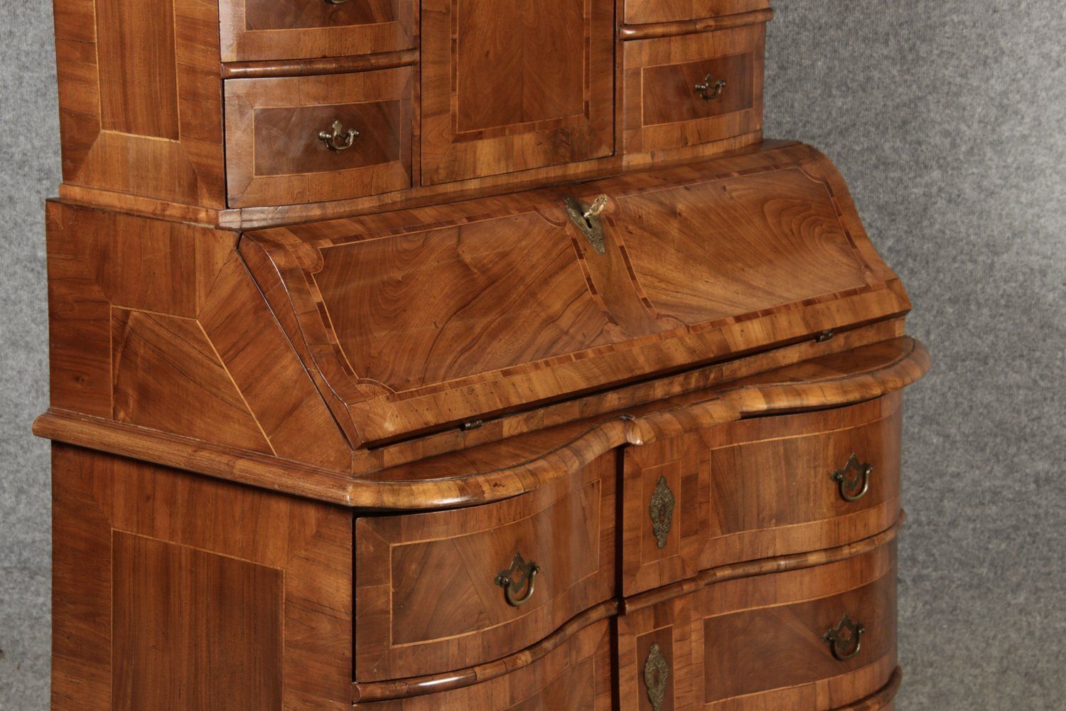 photo vinterior Baroque Walnut Secretary, 1740s