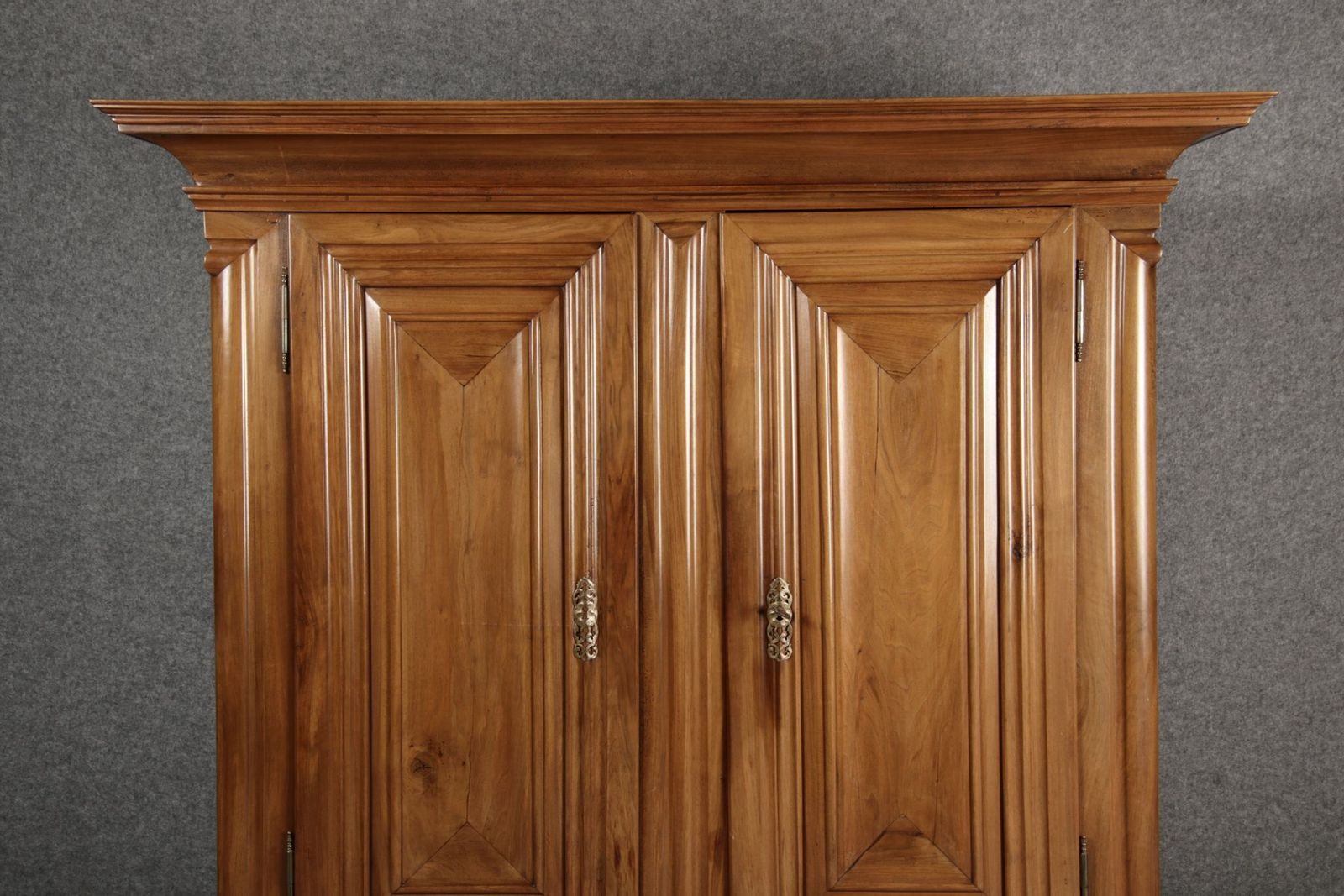 18th Century Baroque Walnut Nose Half Shaft Cabinet, 1750s photo vinterior