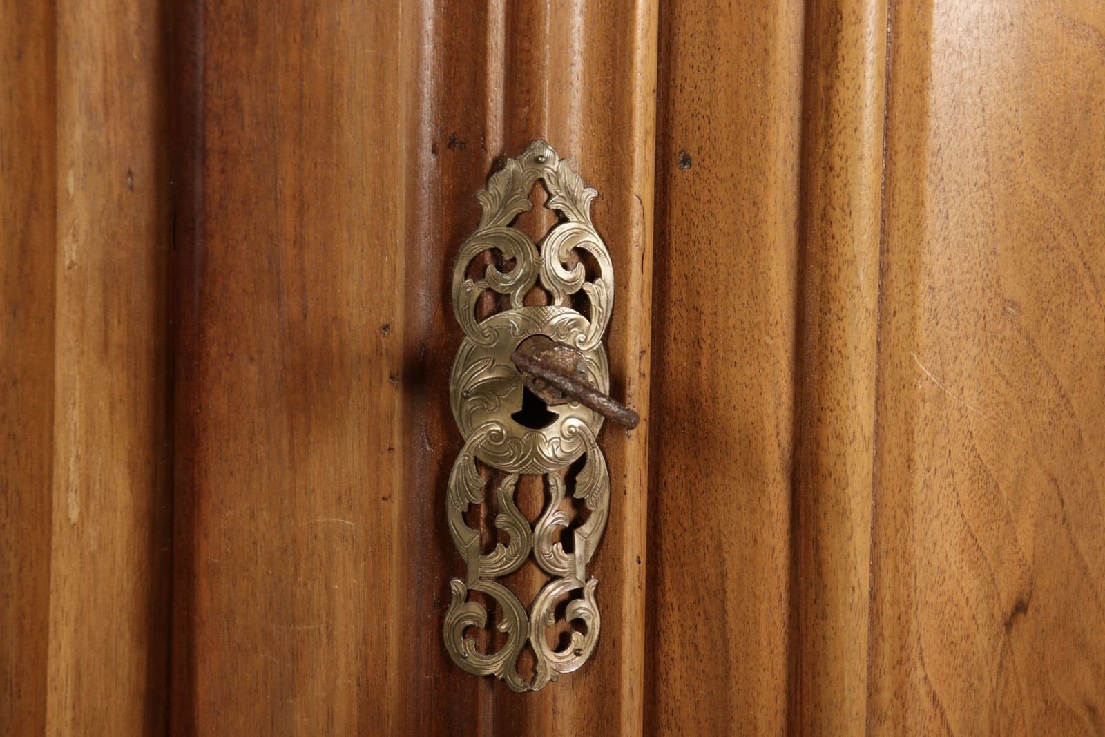 photo furniture 18th Century Baroque Walnut Nose Half Shaft Cabinet, 1750s