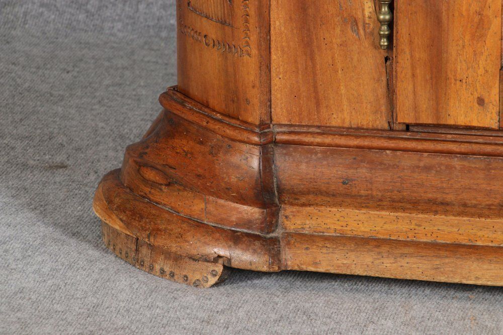 3086.0 Baroque Cabinet In Walnut With Carvings, 18th Century photo