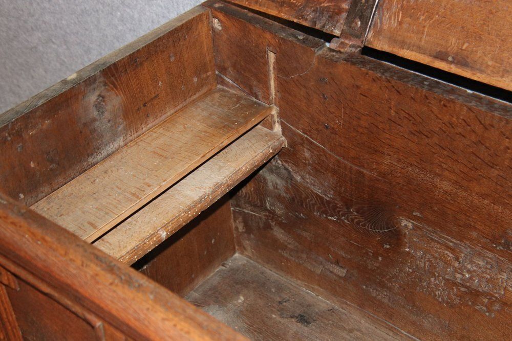 photo vintage Baroque Gallery Chest In Oak, 1750s
