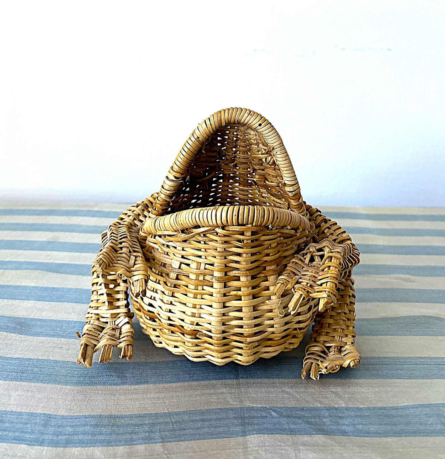 Amazing Mid Century Modern Small Wicker Frog Basket Olivier Cajan photo 70.0