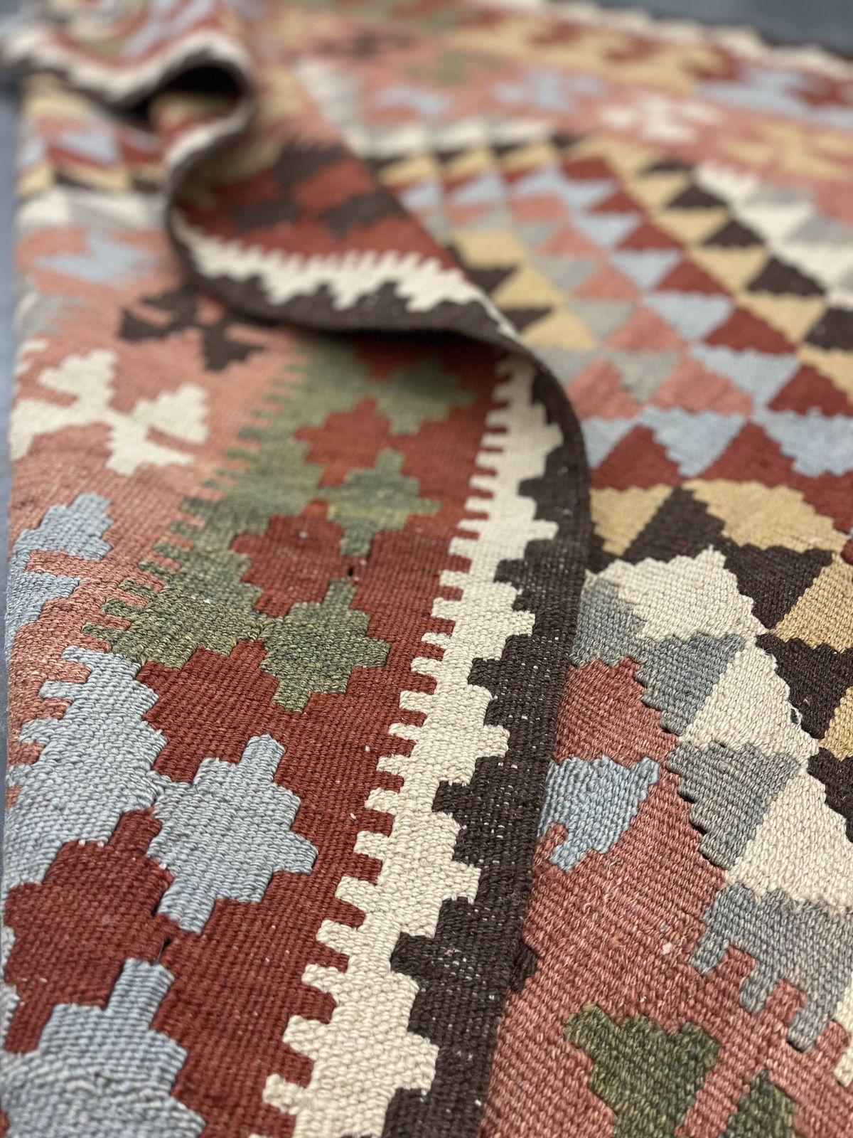 photo furniture Geometric Kilim Runner Rug, Handmade Wool Contemporary Rug 185 X 103 Cm