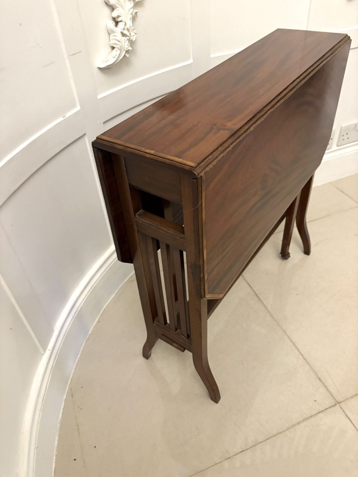 photo furniture Antique Quality Early 20th Century Inlaid Mahogany Sutherland Table