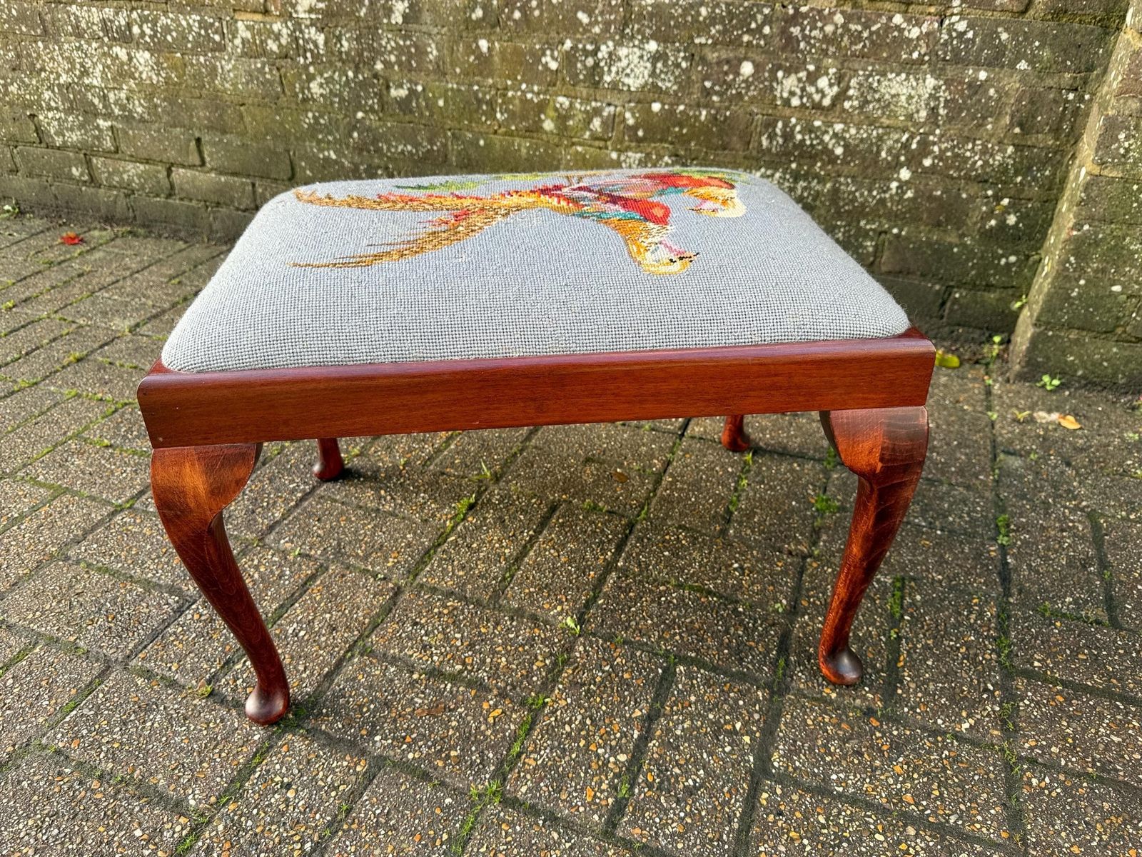 184.0 Vintage Queen Anne Needlepoint Stool, Luxury Needlepoint Tapestries London Mahogany Vanity Seat With Pheasant Design, Vintage Stool Cabriole photo