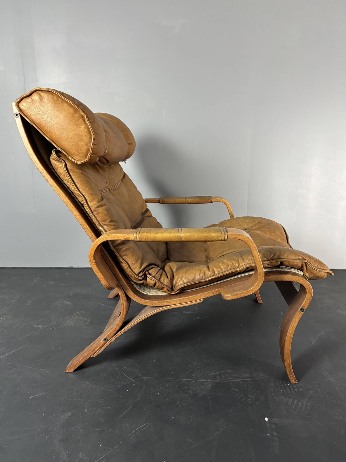 photo buy Swedish Leather Bentwood Lounge Chair By Jan Bengstsson, 1970s