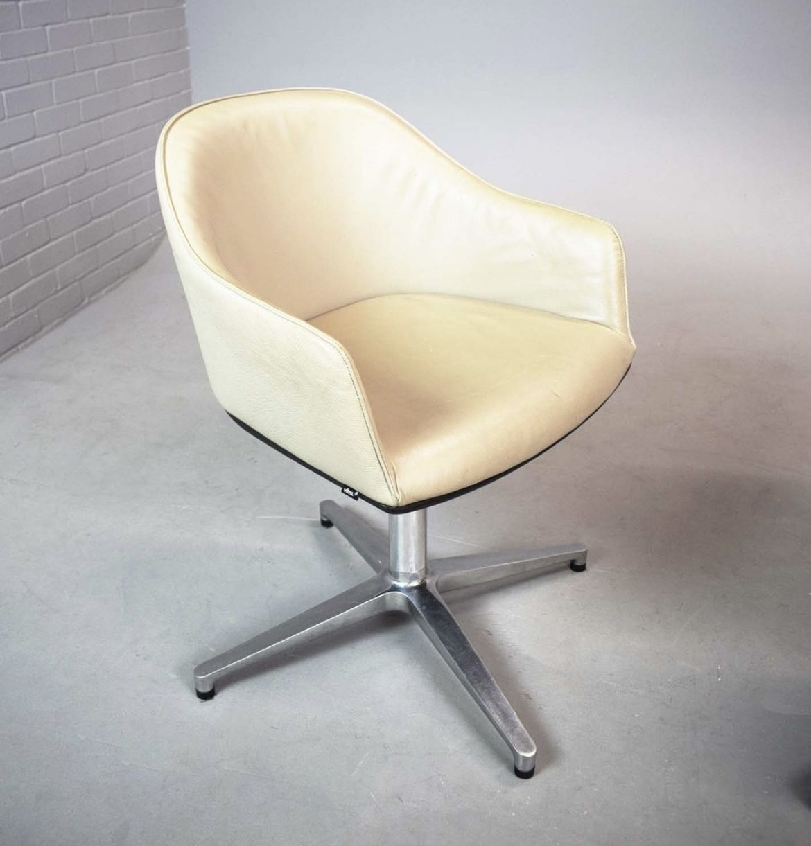 Vitra Leather Softshell Chair By Ronan & Erwan Bouroullec (Circa 1990) photo Furniture