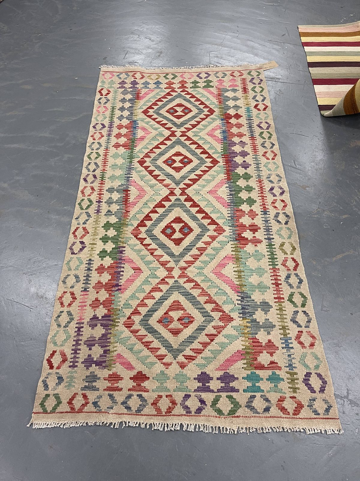 Beige And Pink Geometric Kilim Rug photo Textiles