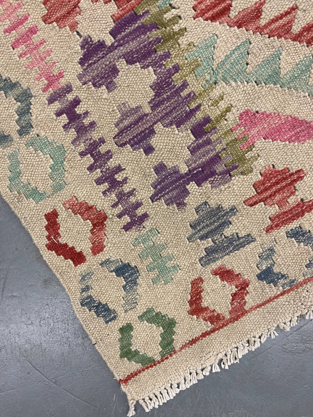 Beige And Pink Geometric Kilim Rug photo vinterior
