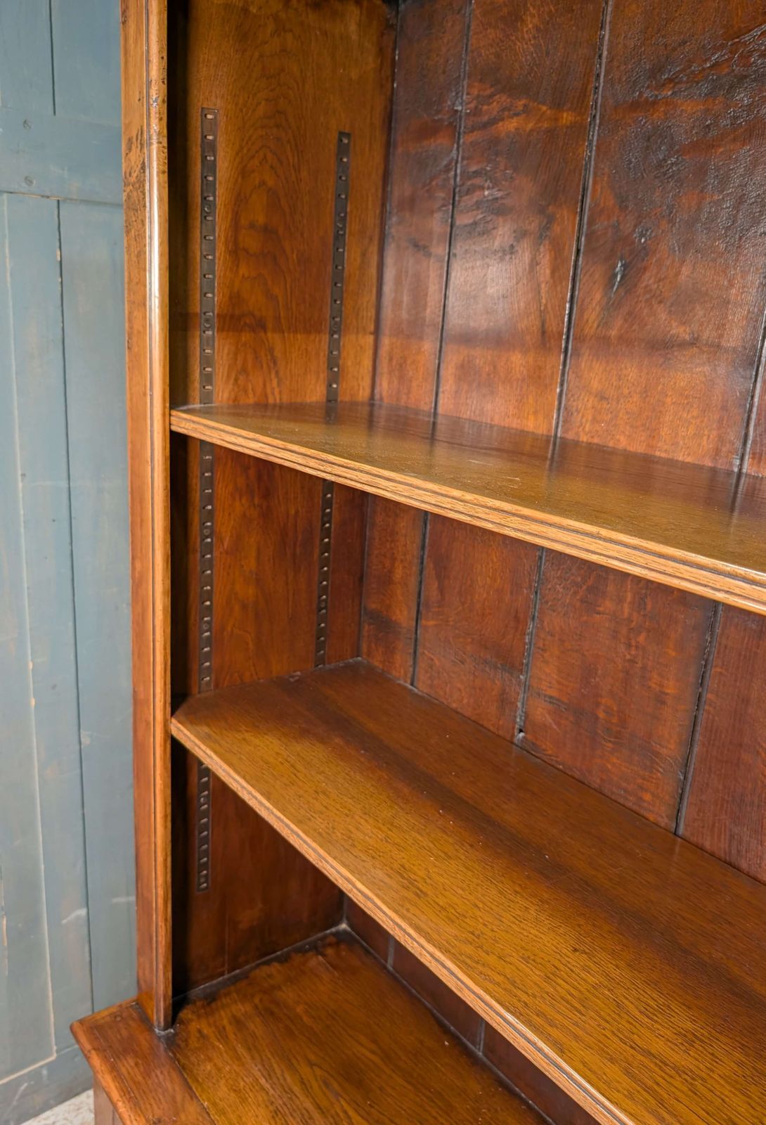 Generously Proportioned Oak Bookcase With Adjustable Shelves photo vinterior