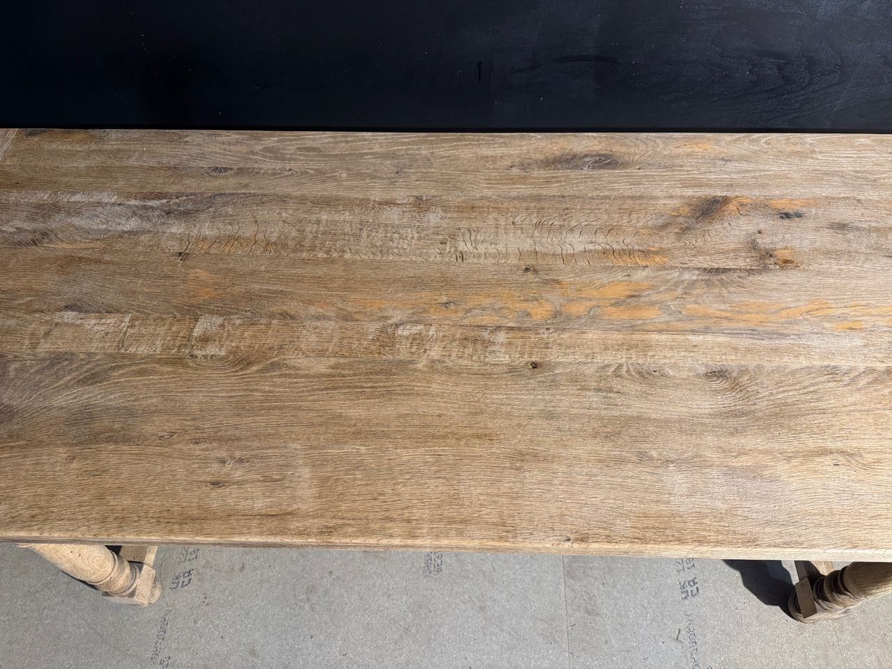 photo vinterior Oak Farmhouse Dining Table