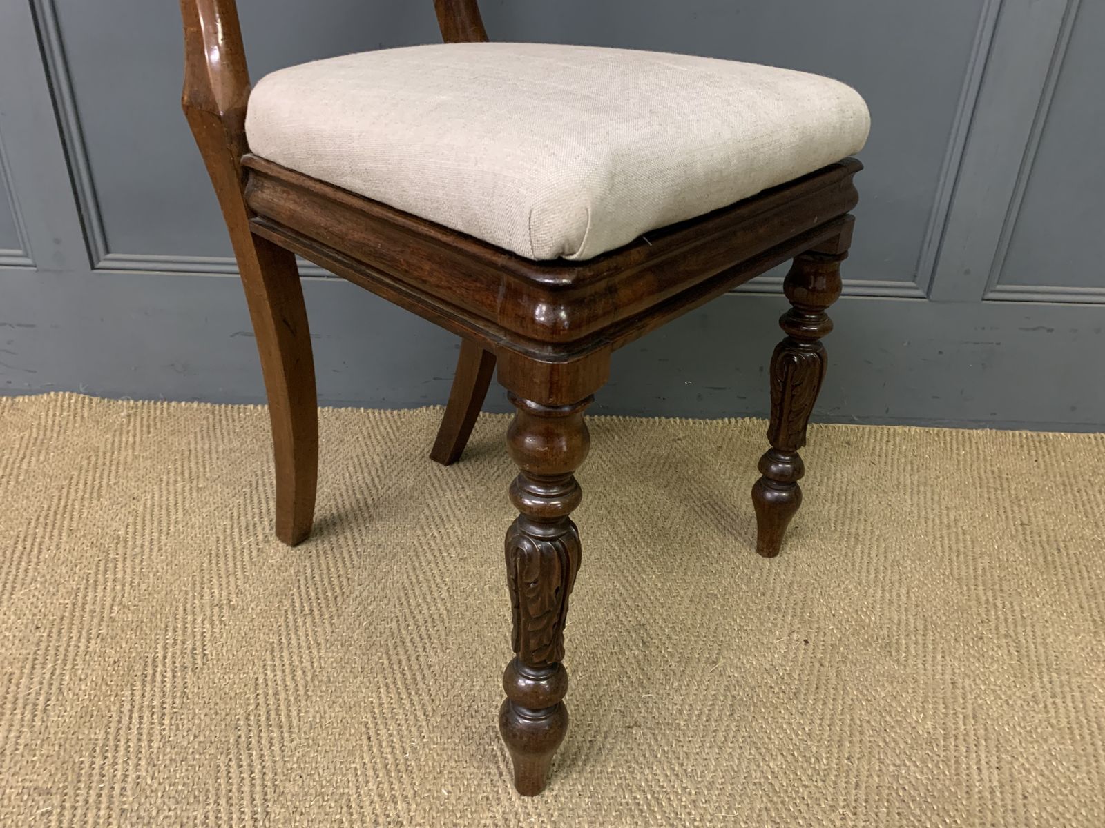 photo furniture Set Of 8 Early Victorian Rosewood Chairs