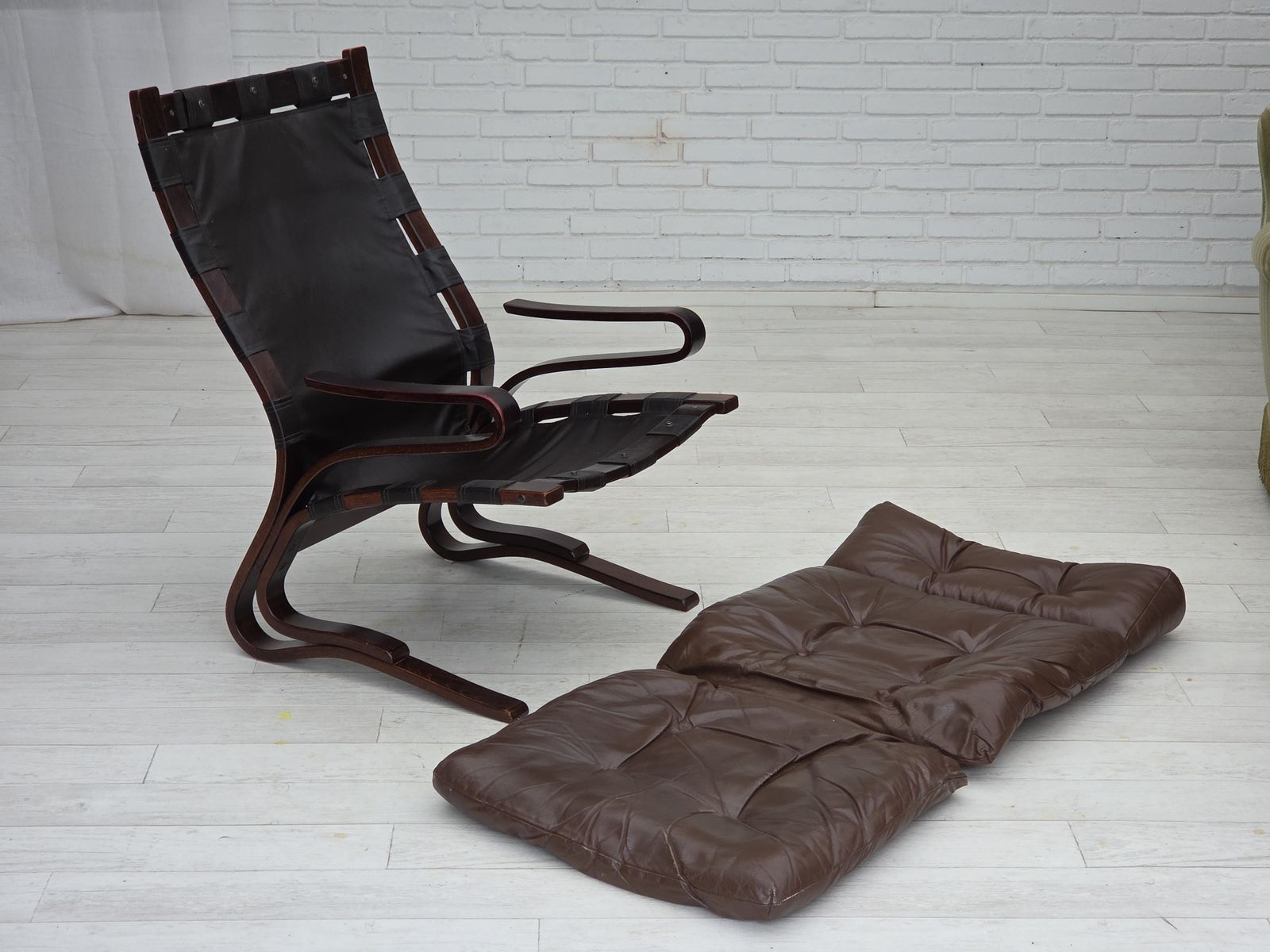 Ca. Jaren 1970, Noors Design Van Erde & Nordhal Solheim, Loungestoel, Model "Kengu". photo Meubels