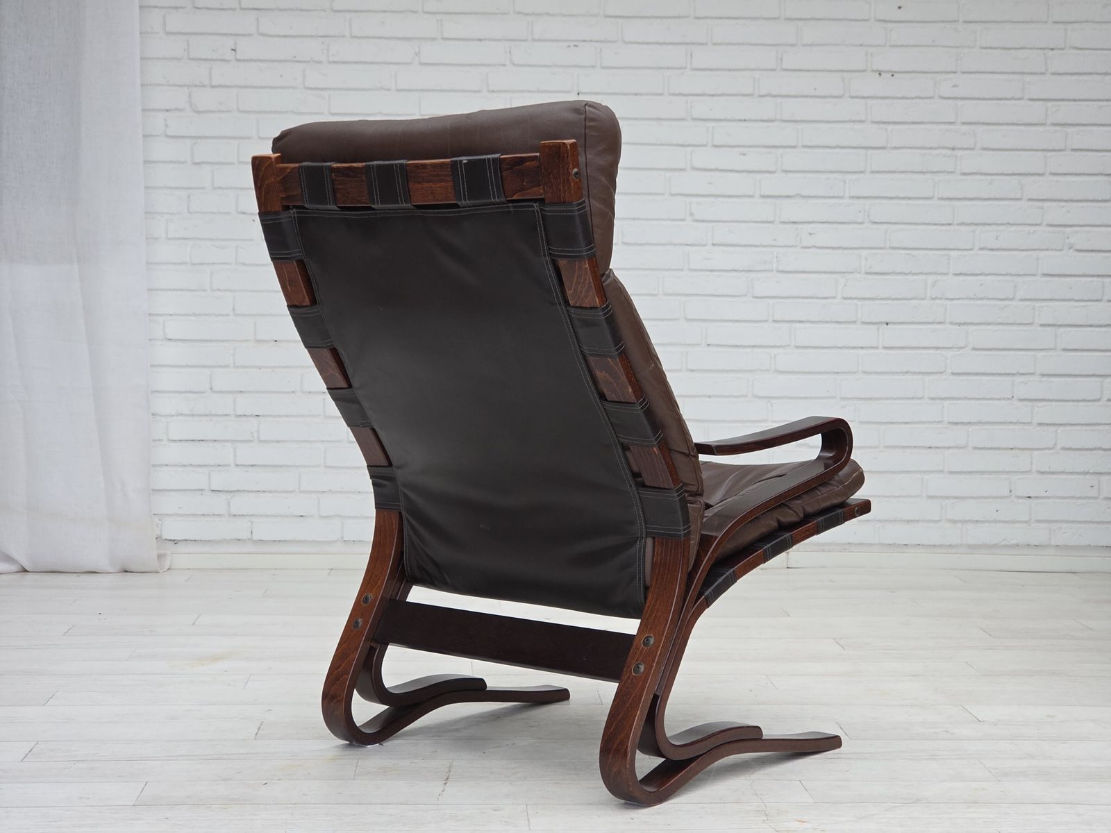 photo furniture Ca. Jaren 1970, Noors Design Van Erde & Nordhal Solheim, Loungestoel, Model "Kengu".