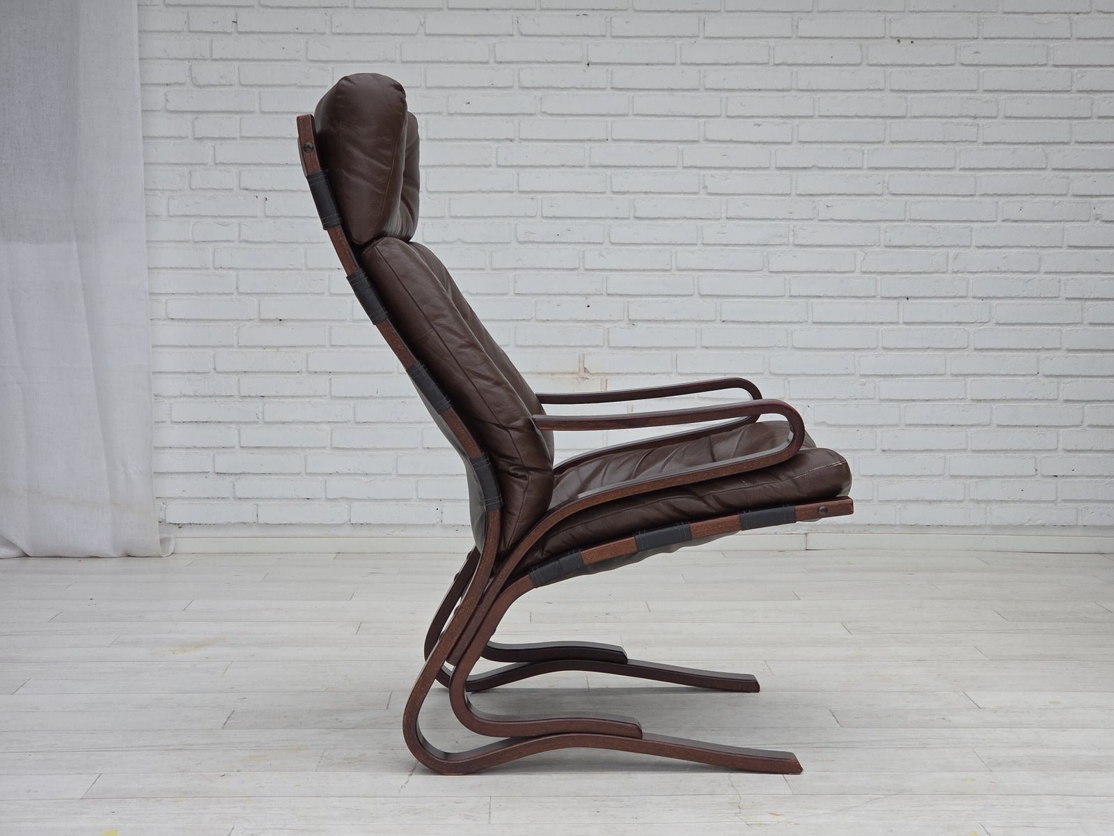 photo for sale Ca. Jaren 1970, Noors Design Van Erde & Nordhal Solheim, Loungestoel, Model "Kengu".