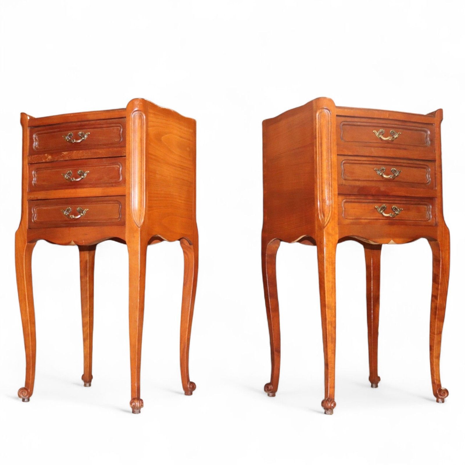 Pair Of Vintage French Walnut Louis XV Style Bedside Chests / Nightstands