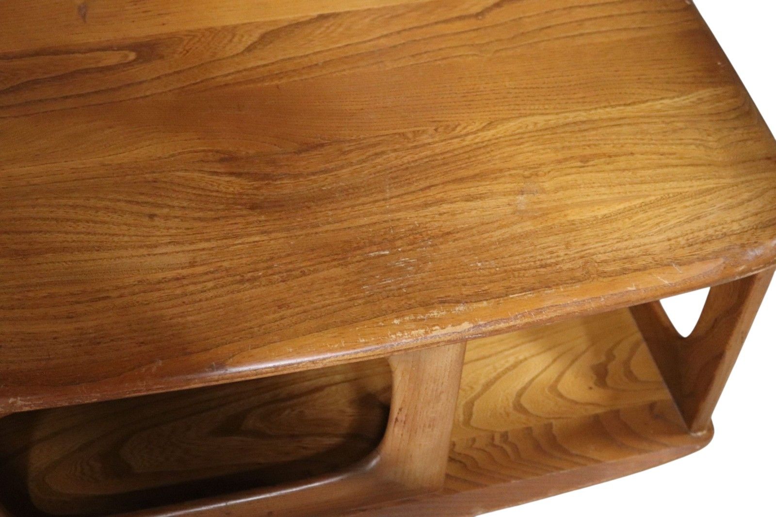 photo vinterior Vintage Ercol 'Golden Dawn' Pandora Elm Coffee Table